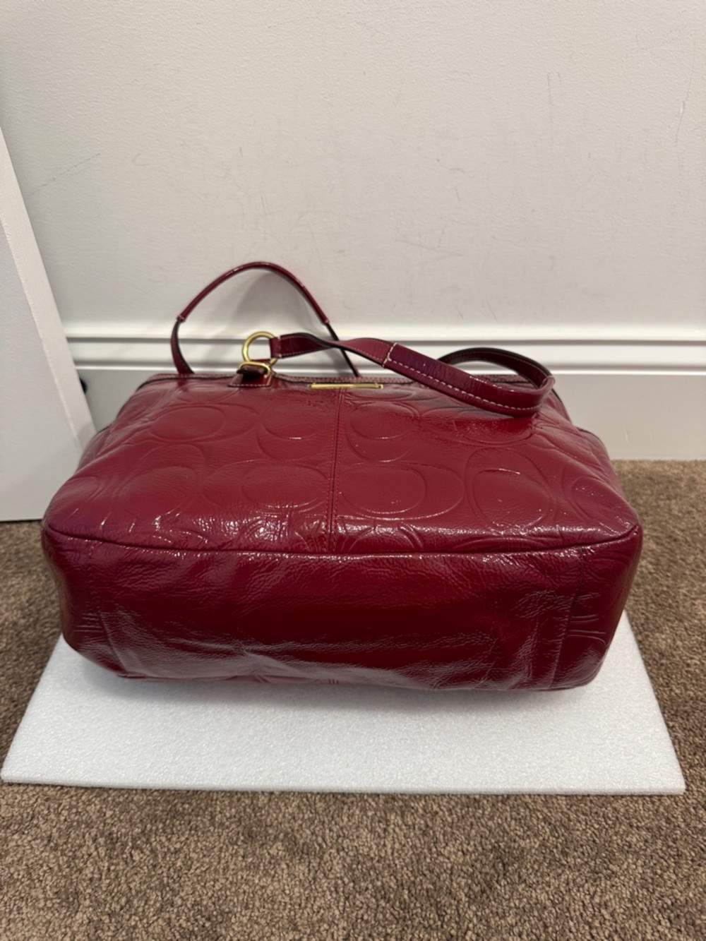 Coach Gallery tote bag in red signature embossed patent leather 2012 F19462 - Picture 8 of 14